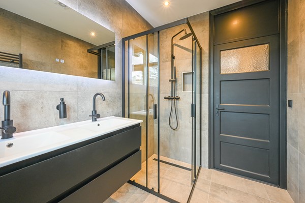 Medium property photo - Mathenesserdijk, 3027 AK Rotterdam